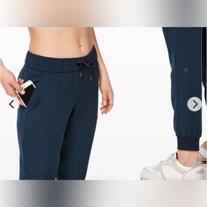Lululemon On The Fly Navy Women's Jogger Pants, Size 8